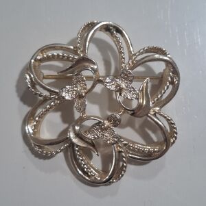 Vintage Sarah Coventry Gold Tone Atomic Flower Star Floral Brooch Pin